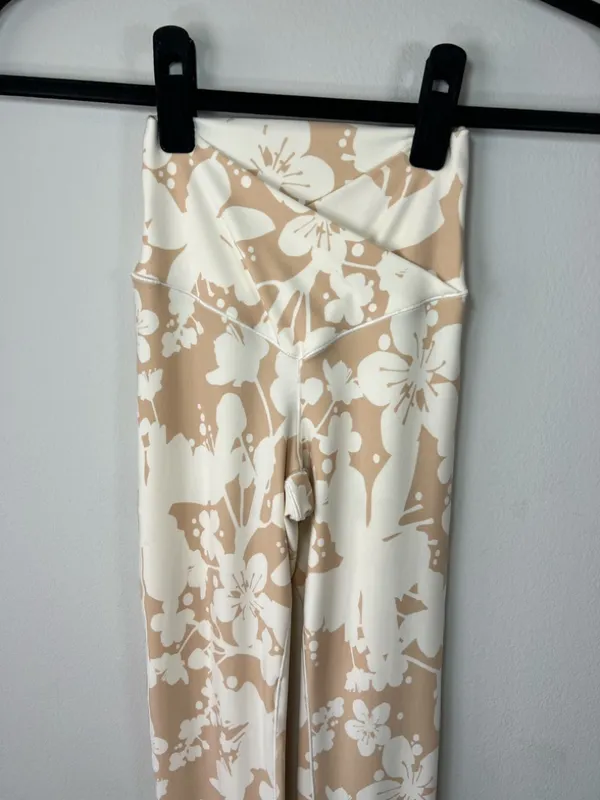 Offline By Aerie Real Me Super Flare Crossover HiRise Leggings Tan Floral Y2K XS - Image 3