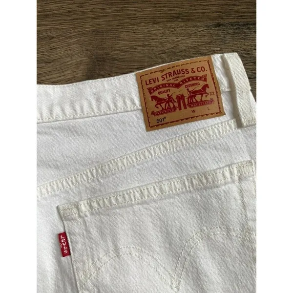 NWOT Womens Levis 501 white cut off denim shorts high rise 2.5in inseam size 32‎ - Image 9
