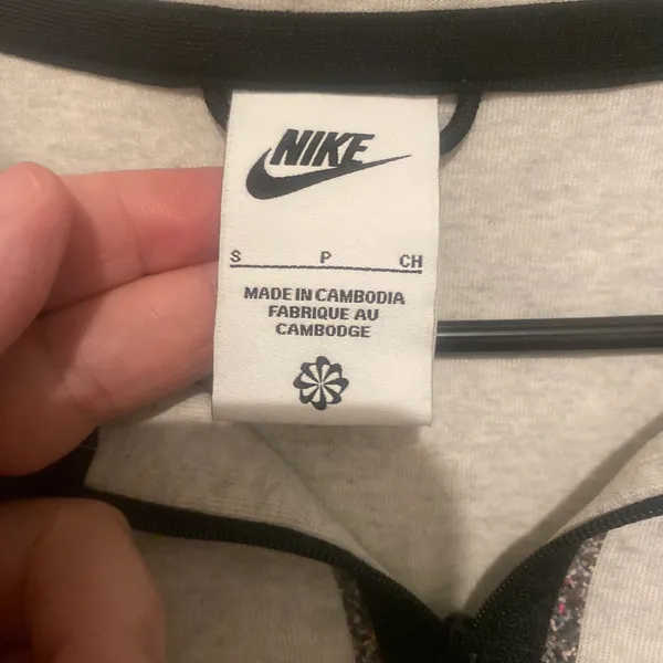 Nike Sweatshirt Women’s Pullover - Image 5