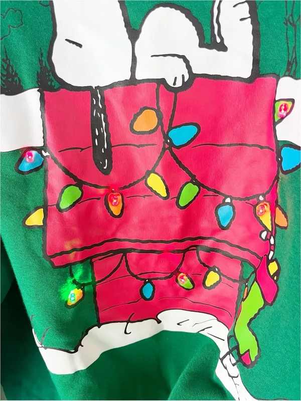 PEANUTS Snoopy Light Up Christmas Graphic Green Long Sleeves Sweatshirt Large - Image 9