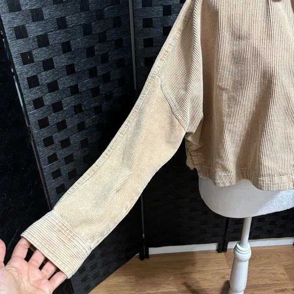 Forever 21 Button Up Shirt Jacket Shacket Tan Corduroy Cropped Boxy Minimalist L - Image 4