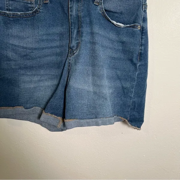 No Boundaries Women's Juniors Size 13 Denim Shorts Medium Wash‎ Cuffed Mid-Rise - Image 4