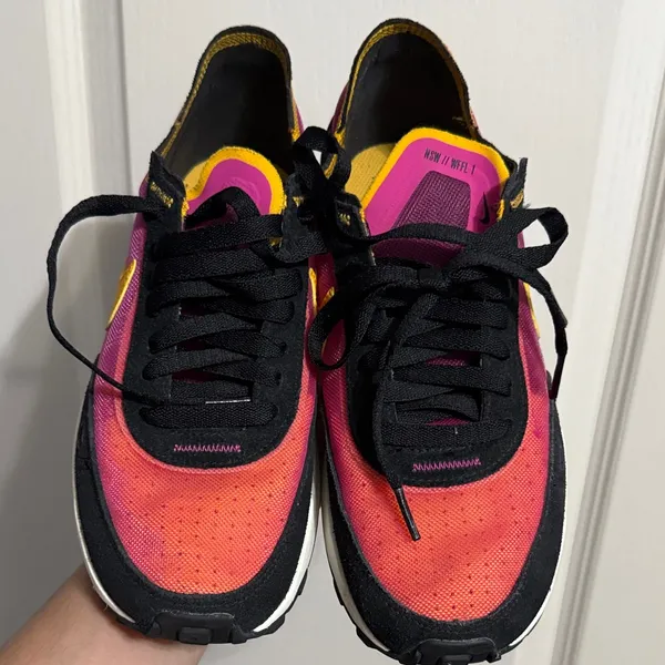 Nike Waffle One Athleisure Sneakers Fuchsia University Gold Streetwear - Image 2