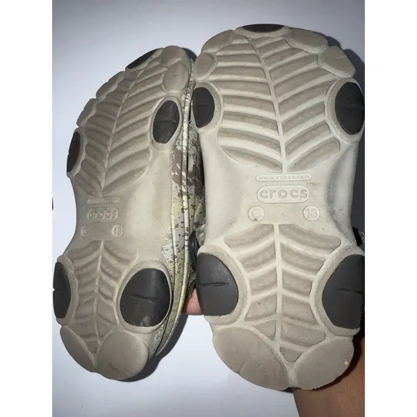 Crocs Kids Clogs‎ – Size J 13 – Realtree Camouflage Slip-On Shoes N - Image 4