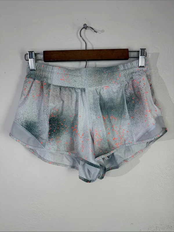 Lululemon Hotty Hot LR 2.5” Reflective Spray Camo Shorts Size 8 - Image 3