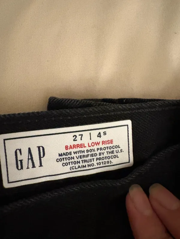 NWOT GAP Women’s Black Low Rise Barrel Jeans - Image 4