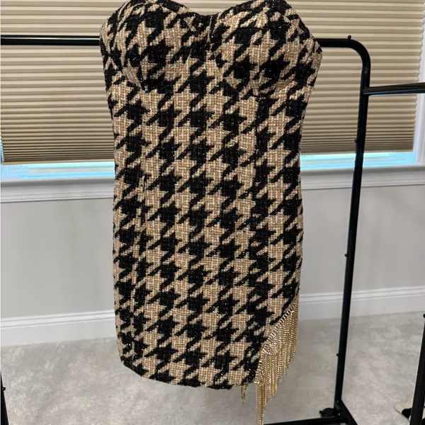 Main Strip Black and Tan Strapless Dress - Image 4