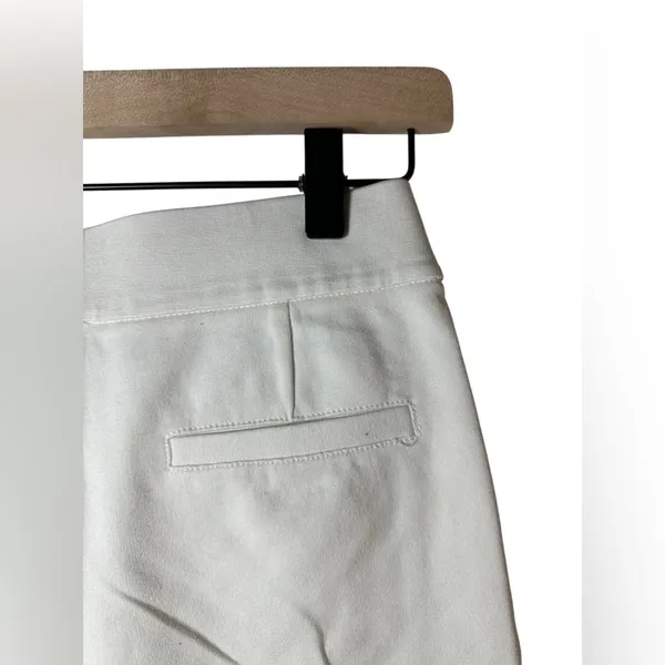 Ci Sono Women’s White Zip Pocket Cuffed Shorts‎ Size Small - Image 5