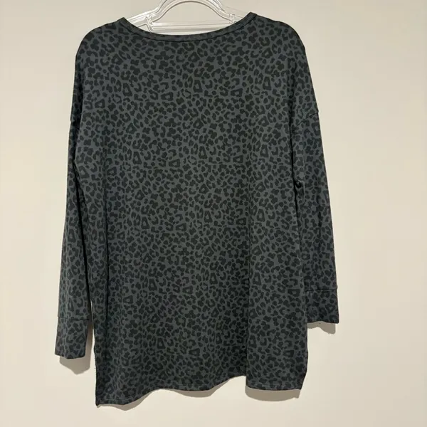 American Eagle plush‎ v neck animal cheetah print oversized long sleeve grey S - Image 2