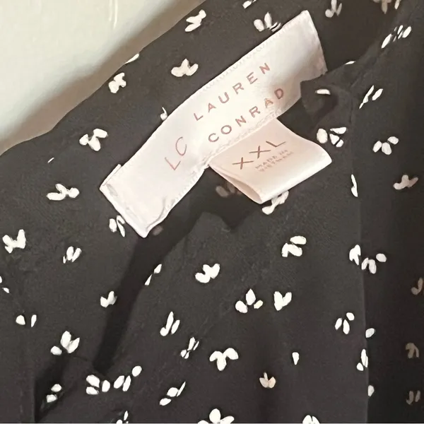 LC Lauren Conrad Floral Butterfly Design Lightweight Blouse Top Black XXL - Image 6