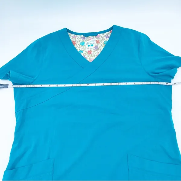 Dansko Women's Short Sleeve V-neck Button Back Nursing Scrub Top Size Medium - Image 10