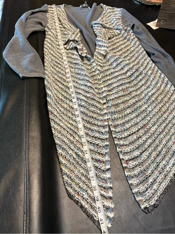 BKE Draped Open-Front Cardigan in Gray with Multicolor Accents - Image 10