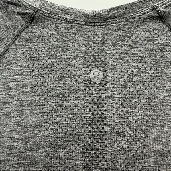 Lululemon Swiftly Tech Short Sleeve Activewear Shirt in Gray/Slate Sz 10 - Image 5