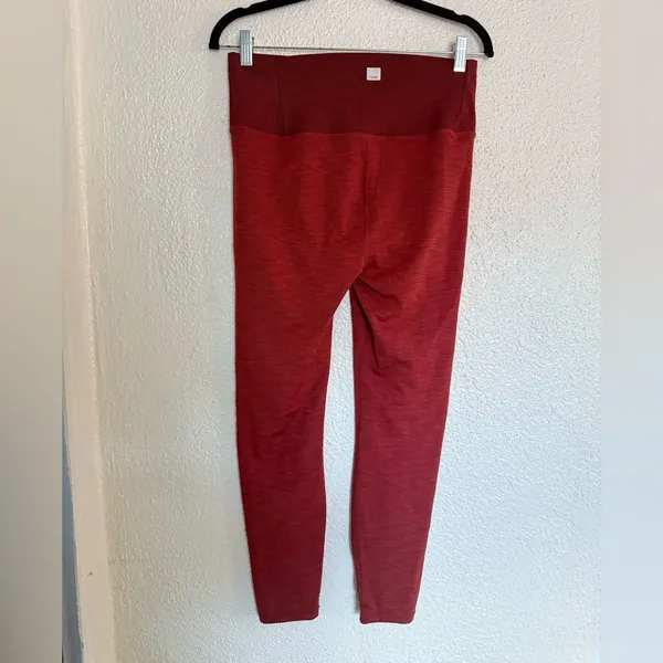 Vuori Lux Rib Studio Leggings Currant Heather burnt red color size large - Image 11