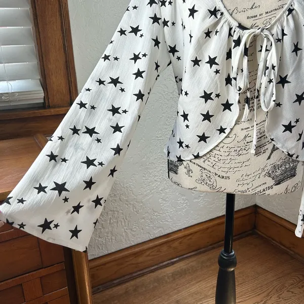 Boho Star Covered Bell Sleeve Open Front Tie Blouse Hippie Top Size 8 - Image 6