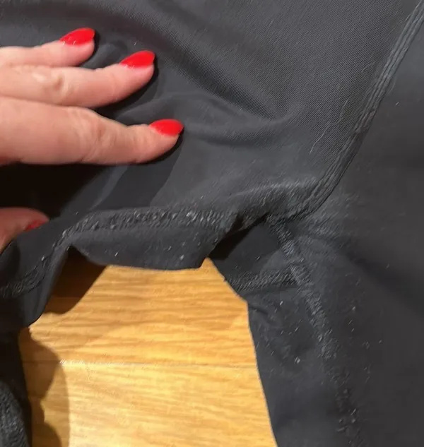 Lululemon size 6 black leggings-pilling noted on butt and groin area price as is - Image 2