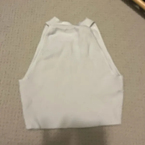 Aritzia Cropped Top - Image 2