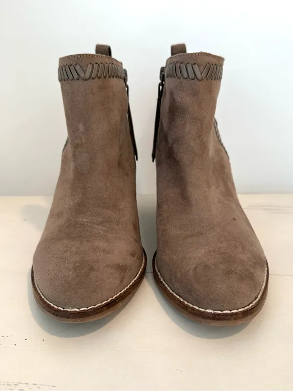 Dolce Vita Taupe Suede Ankle Booties Whipstitch Trim Block Heel Size 8 - Image 3