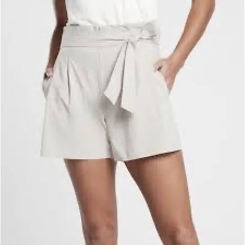 Athleta Skyline Short II Women 8 Abalone Beige Paperbag Waist - Image 2