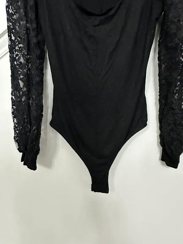 Blue Blush Women’s Long Sleeve Lace Square Neck Bodysuit Black Medium - Image 7