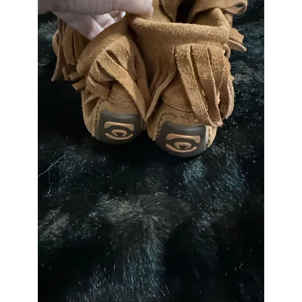 Manitoba Mukluks Harvester Moccasin Suede beaded Size 9 excellent preowned - Image 4