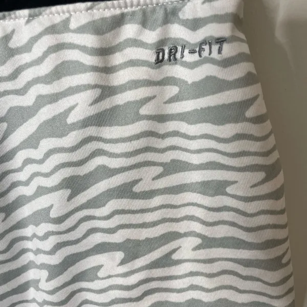 Nike Dri Fit Black Gray Athletic Shorts Swoosh Logo Women’s Large Excellent Cond - Image 5