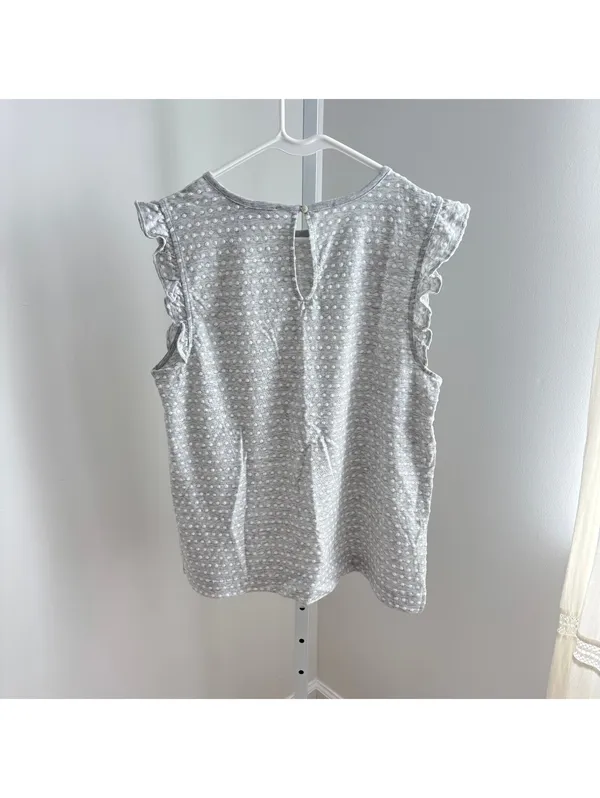 Loft NWOT Women's Gray White Swiss Dot Ruffle Sleeve Cotton Knit Top Size M - Image 4