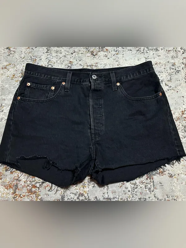 LEVI’S 501 Jean shorts size 32 black - Image 13