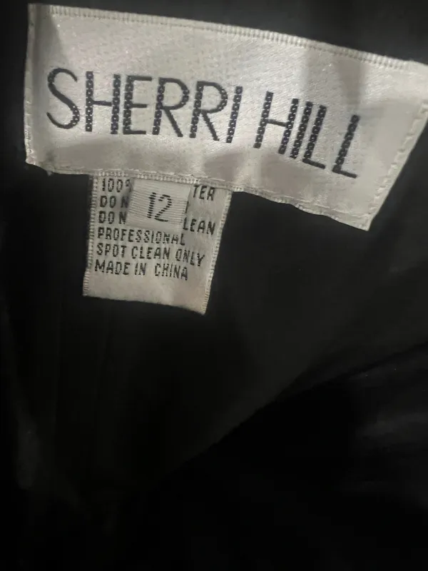 Sherri Hill Dress size 12 NEW worn for 3 hours Hi/Lo black satin. - Image 3
