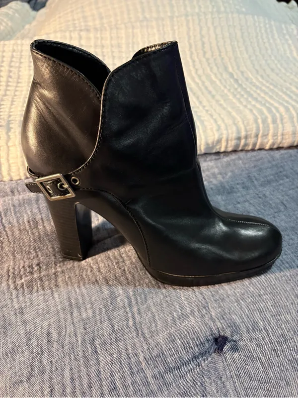 Vera Wang Black Leather Block Heel Ankle Boots - Image 6