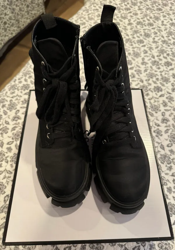Steve Madden Boots Size 7.5 - Image 3