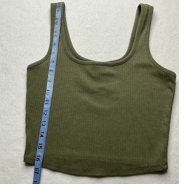 Tilly's Olive Green Ribbed Knit Crop Tank Top Womens Medium - Image 4