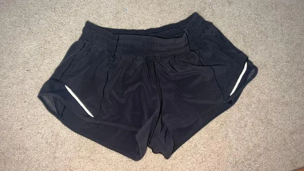 Lululemon Hotty Hot Low-Rise Lined Short 2.5 - Image 2