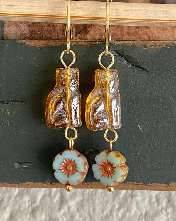 Handmade quality Czech glass cat & flower cute boho fairy style dangle earrings🌸 - Image 4
