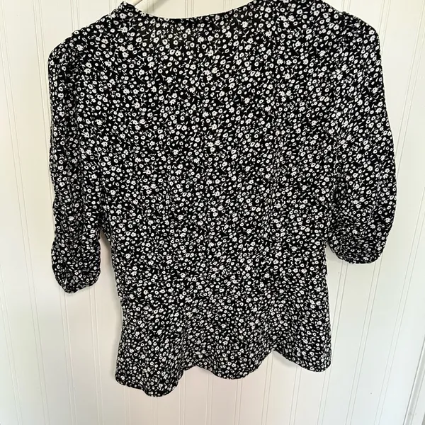 Banana Republic Womens Blouse Medium - Image 3