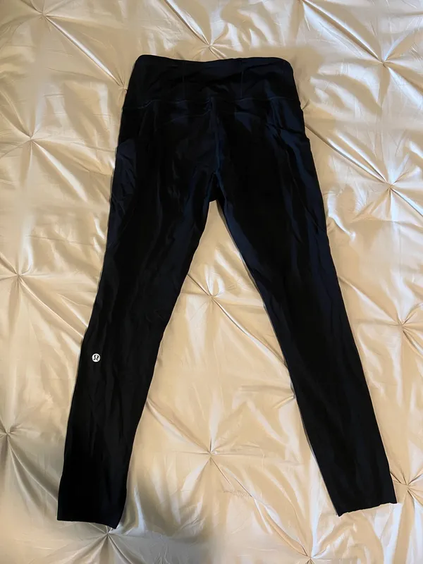 Lululemon Leggings 25" Mid-Rise Black Tight pockets - Image 3