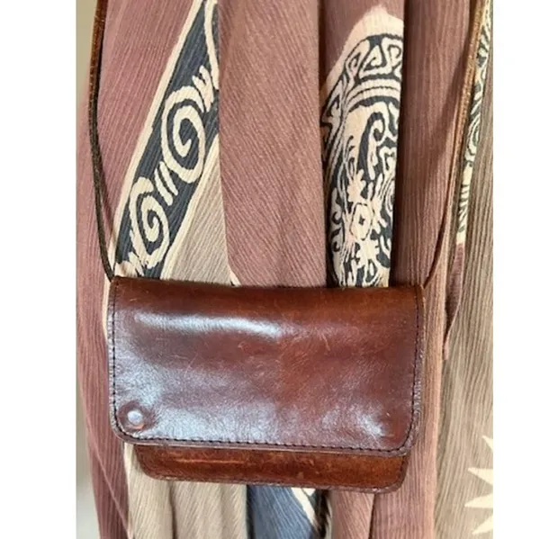 Vintage Brown Leather Crossbody Purse Minimalist Bag w/ Zipper & Snap Closure - Image 10