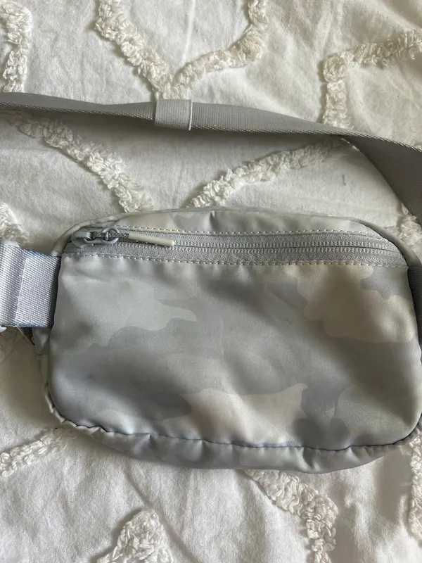 Lululemon Gray Camo Fanny Pack - Image 5