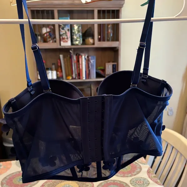 Navy blue corset top with flowers and pearls. Size medium - Image 3