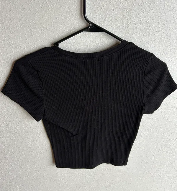 Black cropped tee - Image 2