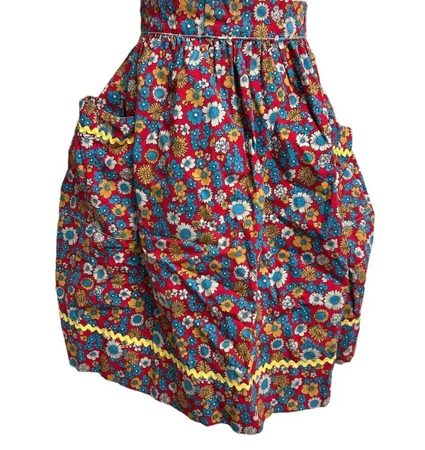 Vintage Apron With Pocket Handmade Red Floral With Pockets - Image 2