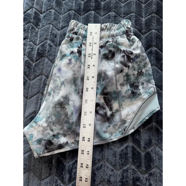 Lululemon Hotty Hot Low-Rise Lined Short Kaleidofloral Multi/Blue Cast Size‎ 6 - Image 9