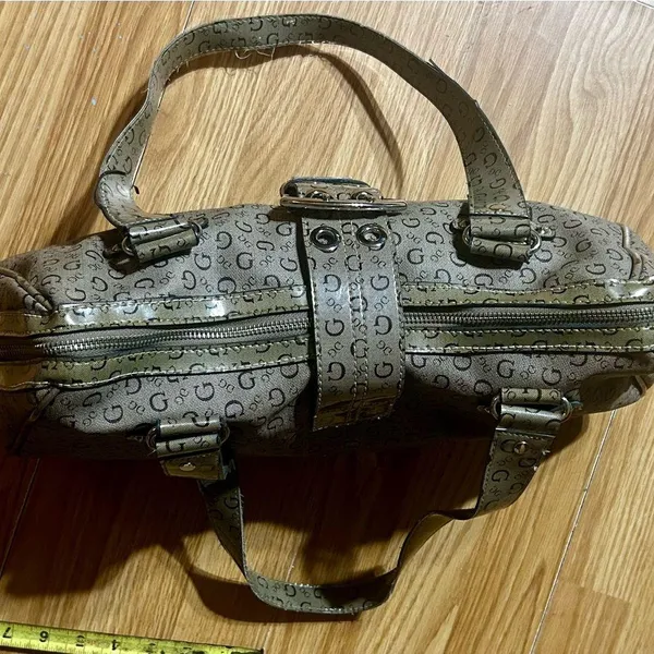 Med/Lg authentic Vintage Guess zippered purse - Image 4