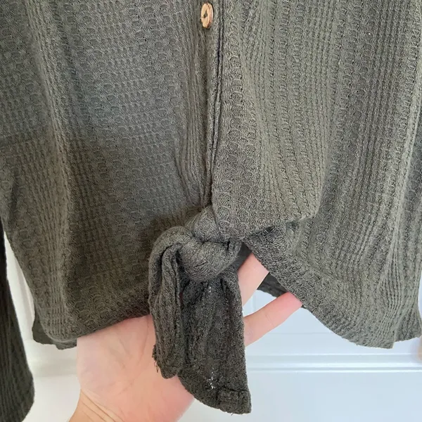 EUC | Paper Crane women’s knitted button down knotted‎ top — small - Image 3