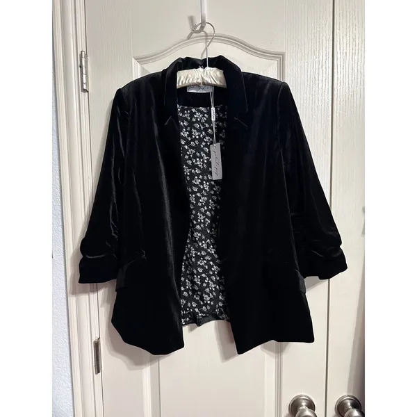 Petal and Pup Vera Black Velvet Blazer Jacket 3/4 Sleeve‎ Minimalist Glam - Image 2
