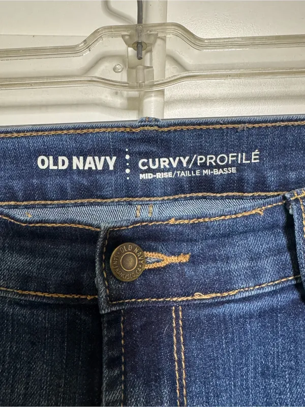 Old Navy Curvy/Profile Mid-Rise Straight Leg Jeans - Image 3