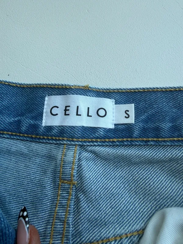 These Three Boutique denim high rise shorts - Image 2