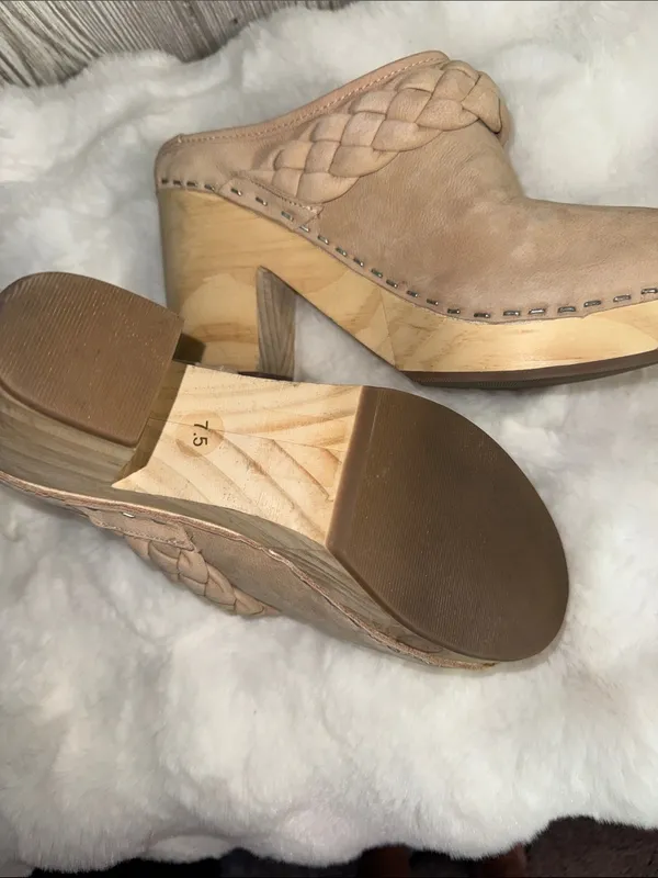Dolce Vita Hila Braided Suede Slip-On Mules in Light Beige - Image 9