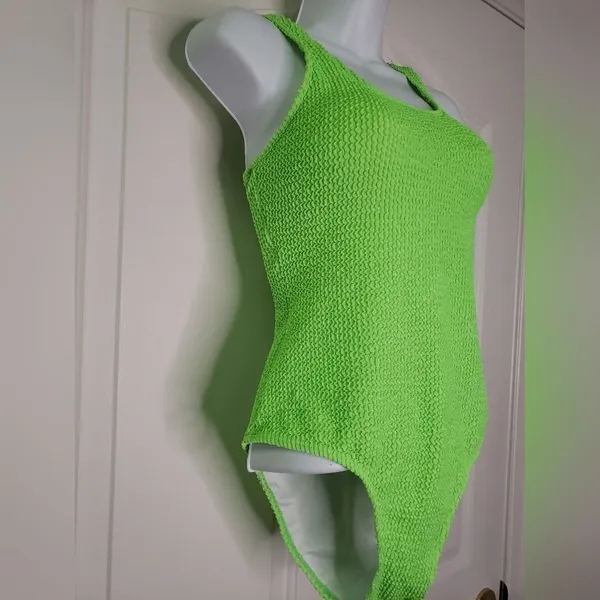 NWOT Swimsuit Textured One Piece - Image 3