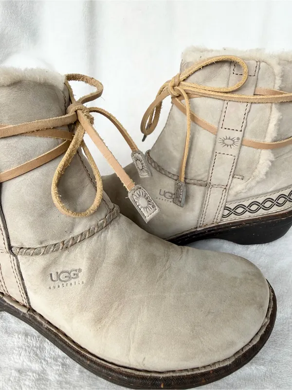 UGG Australia Cove Fieldstone Suede Sheepskin Boots 5136 Womens 8 With Box - Image 9